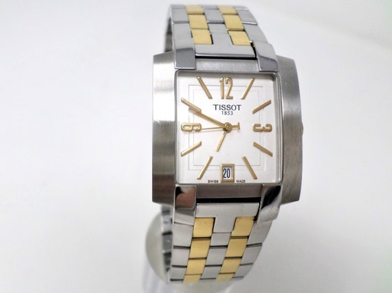 TISSOT Swiss Men's Quartz Wristwatch With Date in Working