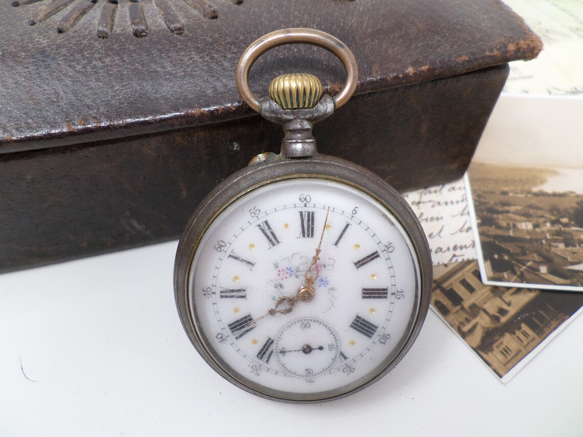 Swiss Antique Pocket Watch with Floral Porcelain Dial and Key Wind, Vintage Mens Mechanical Pocket Watch, Made in 1910, foto 1 de 5