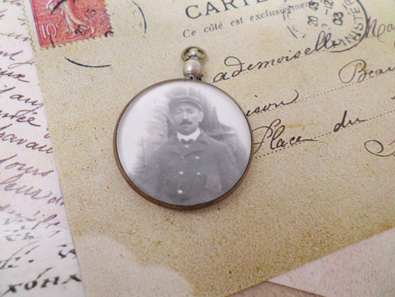 Antique Photo Frame Pendant with Portraits of Man… - image 2