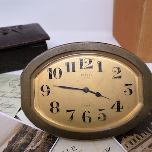 horloge vintage en laiton, horloge elliptique en laiton massif, vieille horloge de bureau, horloge ovale, décor rustique, années 1950