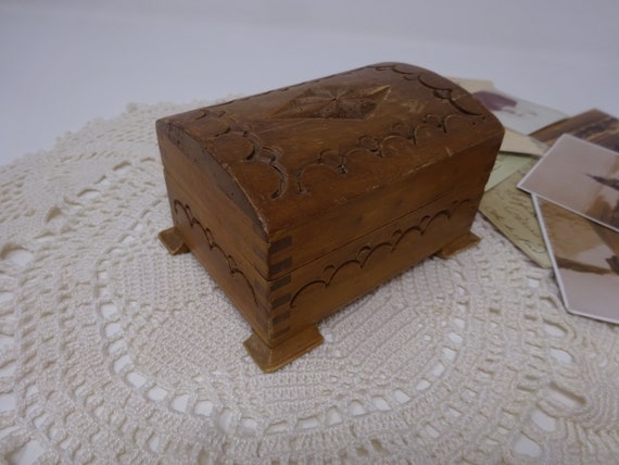 Vintage Wooden Hand Carved Box, Jewellery Cuff Li… - image 4