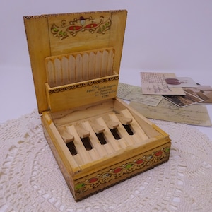 Scatola di sigarette in legno vintage, Scatola tobacciana, Deposito sigarette, Organizzatore di sigarette in legno, Portasigarette, Scatola per pirografia, Arredamento rustico