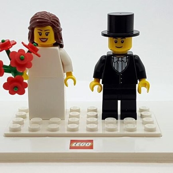 Table Cake Decoration Stand with Wedding Bride with Bouquet & Groom Minifigures - made from LEGO Parts Custom