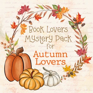 Pode incluir: Um pacote misterioso para os amantes de livros e do outono, com uma coroa de folhas de outono e abóboras. O texto "Book Lovers Mystery Pack for Autumn Lovers" está escrito em letras marrons sobre um fundo creme.