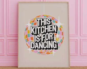 Esta cocina es para bailar, impresión, arte de pared de moda, póster retro divertido y funky con bola de discoteca, letrero de baile de cocina, decoración de pared de cocina, regalo de arte de pared