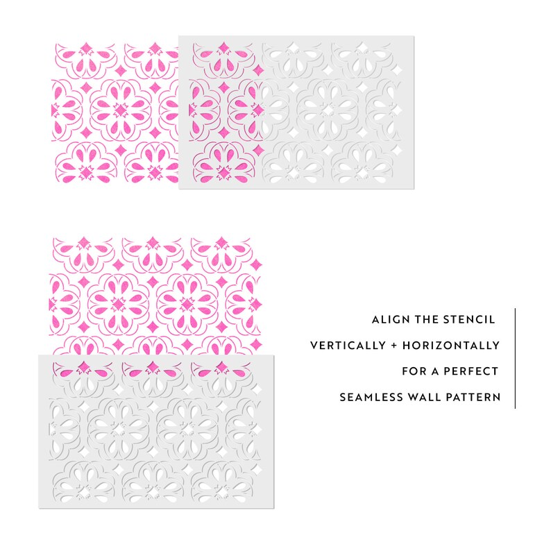 Op de afbeelding: Een sjabloon met een herhalend patroon van roze bloemen en diamanten. De sjabloon is ontworpen om te worden gebruikt om een naadloos wandpatroon te cre&euml;ren. De tekst "ALIGN THE STENCIL VERTICALLY + HORIZONTALLY FOR A PERFECT SEAMLESS WALL PATTERN" is onder de sjabloon afgedrukt.