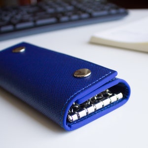 Astuccio Portachiavi Con Due Anelli - PELLETTERIA PIQUADRO PERSONALIZZATA B2B SOLO PER AZIENDE - Foto 10