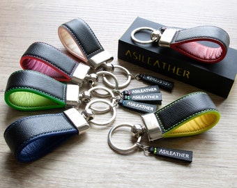 Personalized two-tone keychain for men and women in saffiano leather. Great lucky gift idea for a new home or car. 100% hand made in Italy.