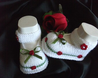 Babyschuhe gestrickt, Babyschühchen, Babysocken *rote Rosen*