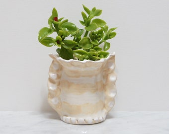 Cafe Au Lait Ruffle Clay Pot!   Decorative Collectible Planter