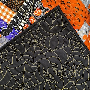 Available now: Spooky Halloween quilt, generous throw size image 3