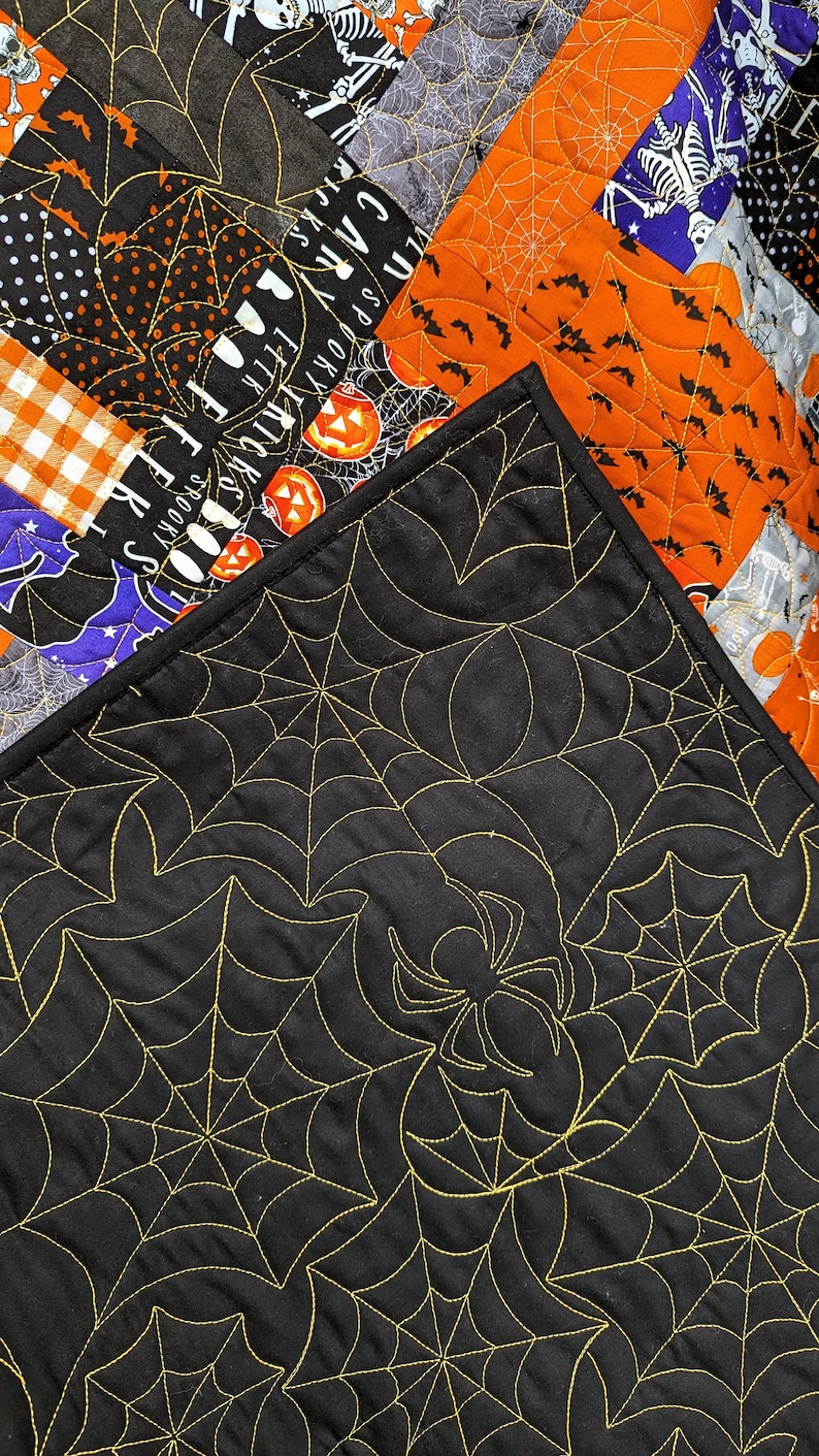 Available now: Spooky Halloween quilt, generous throw size image 3