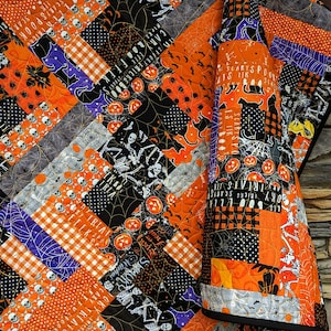 Available now: Spooky Halloween quilt, generous throw size image 5