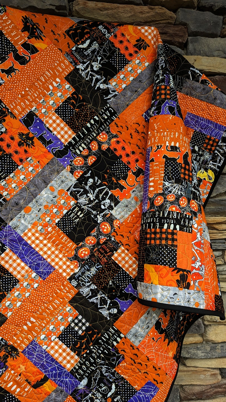 Available now: Spooky Halloween quilt, generous throw size image 5