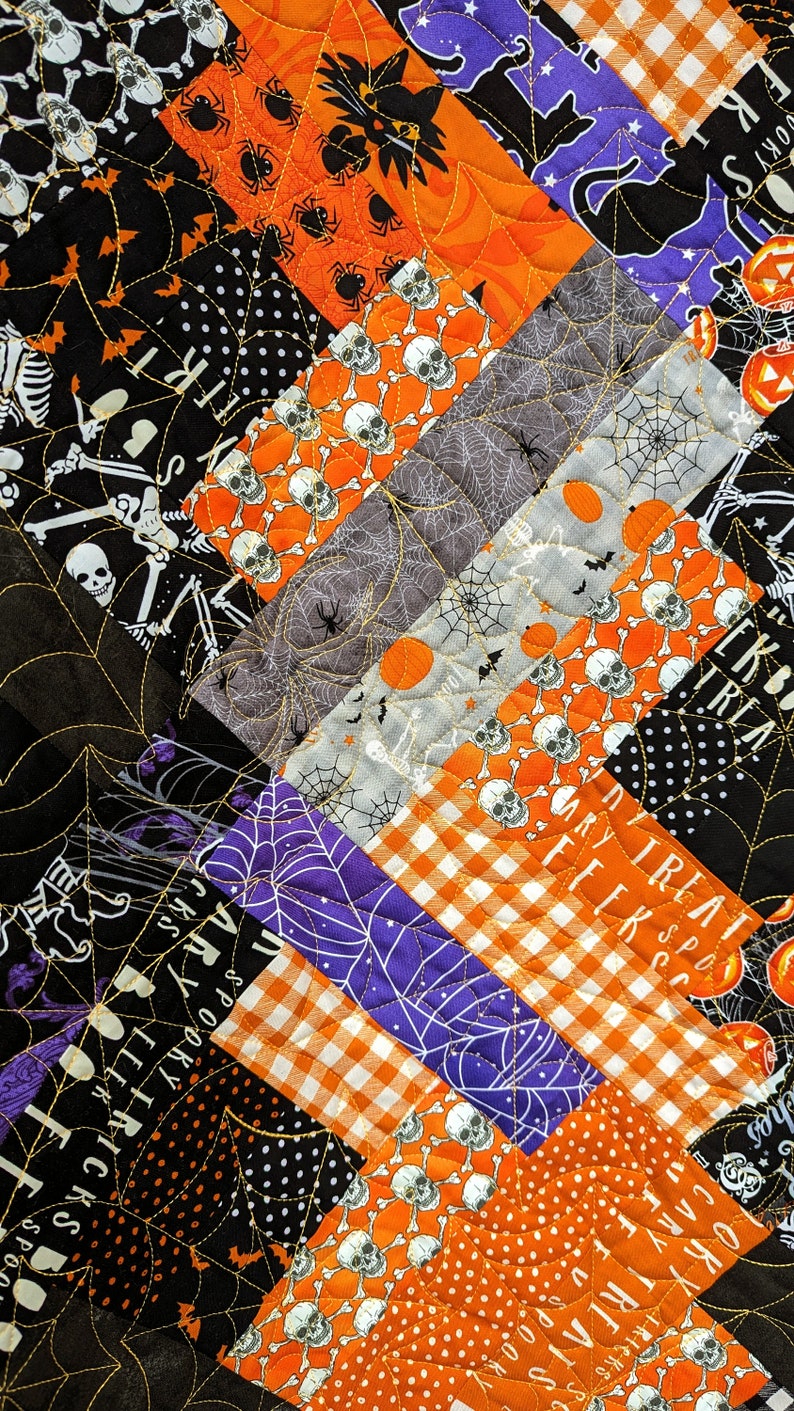 Available now: Spooky Halloween quilt, generous throw size image 2