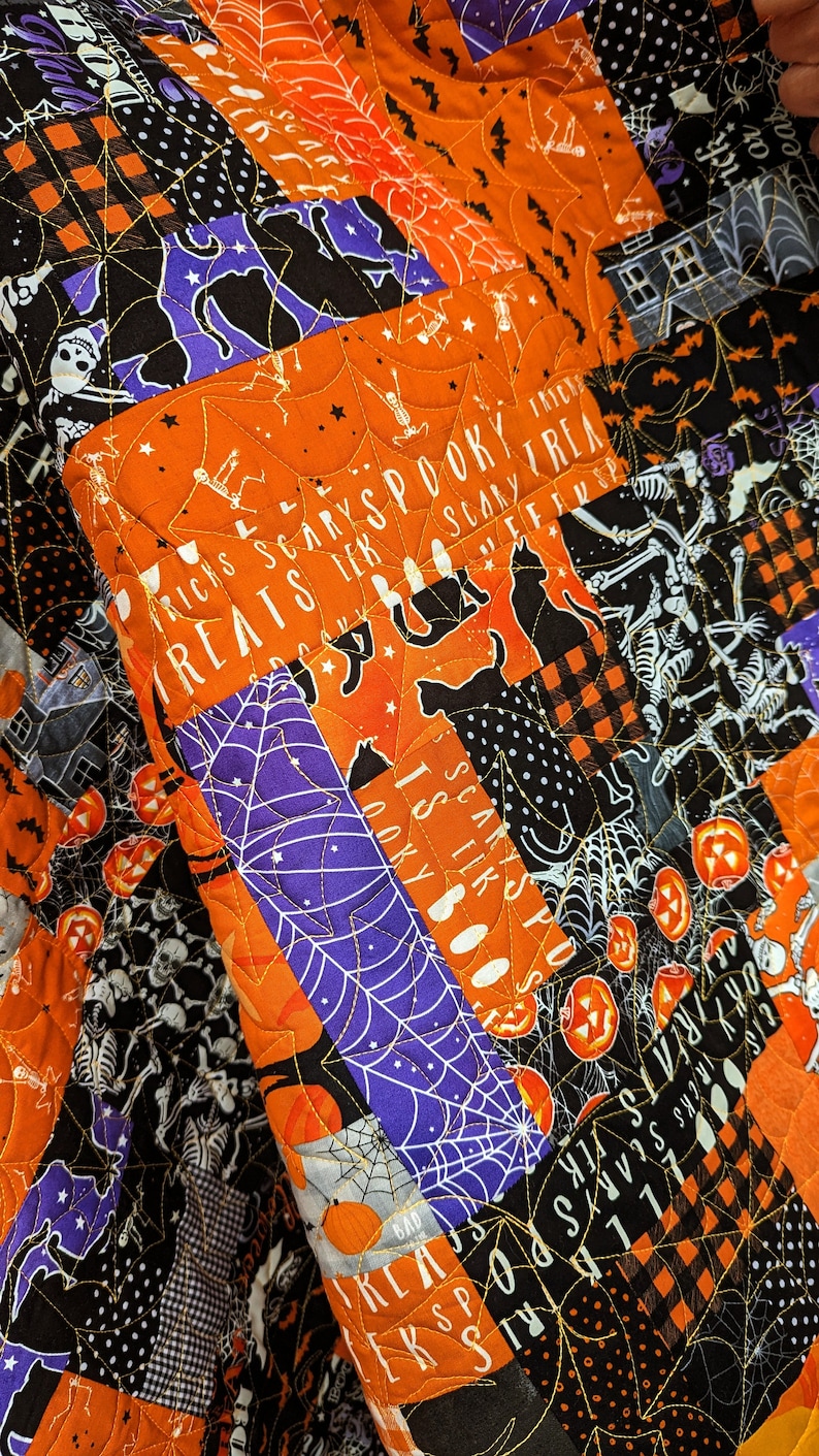 Available now: Spooky Halloween quilt, generous throw size image 7