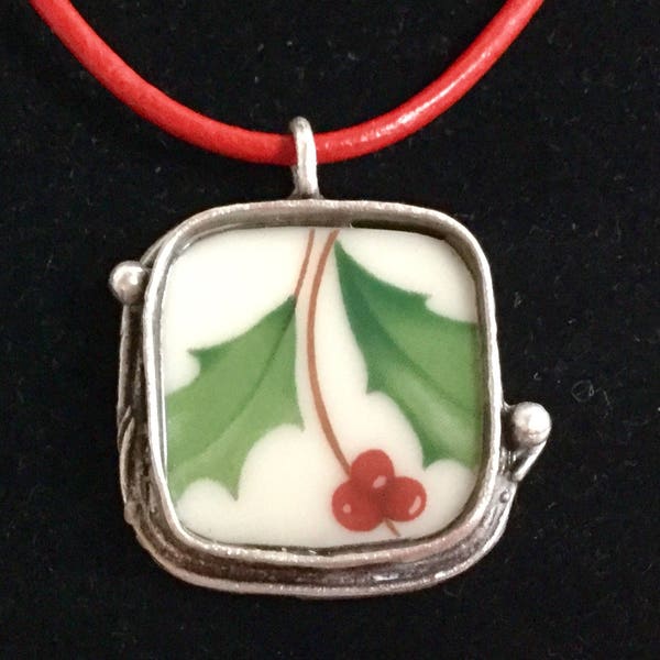 Lenox "Holiday"  broken china Christmas necklace holly festive jewelry on red leather cord
