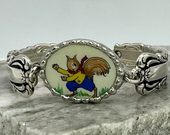 Vintage Childrens China Spoon Bracelet, squirrel Bracelet, Broken China Jewelry