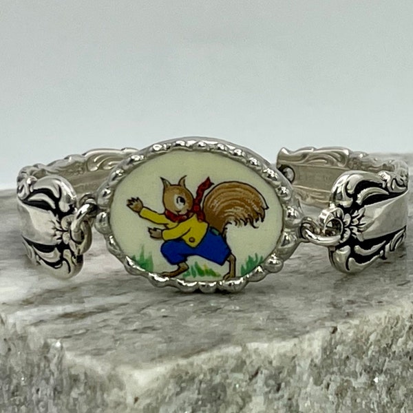 Vintage Childrens China Spoon Bracelet, squirrel Bracelet, Broken China Jewelry