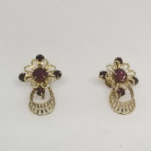 Vintage screw back gold tone purple flower rhinestone amethyst color earrings