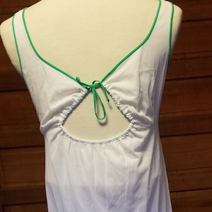 Vintage 1970s Vassarette white full length night gown and robe set white and green Size 38  large