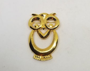 Vintage Gold Tone Owl Brooch: Cut-Out Design