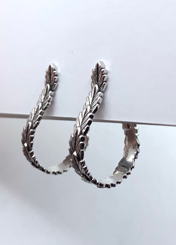 Vintage silver tone clip on earrings 1979 Avon La… - image 10