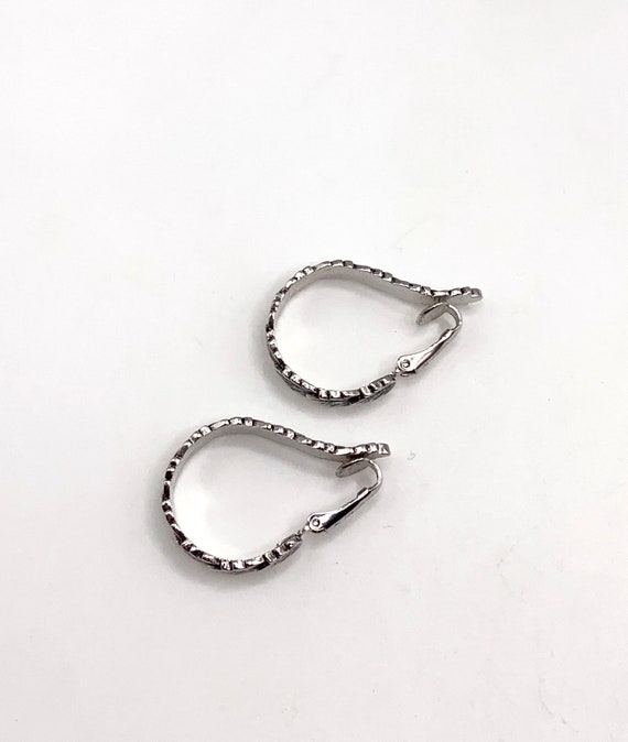 Vintage silver tone clip on earrings 1979 Avon La… - image 5