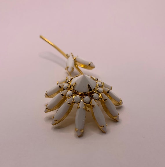 Vintage Milkglass white and gold flower brooch - image 7