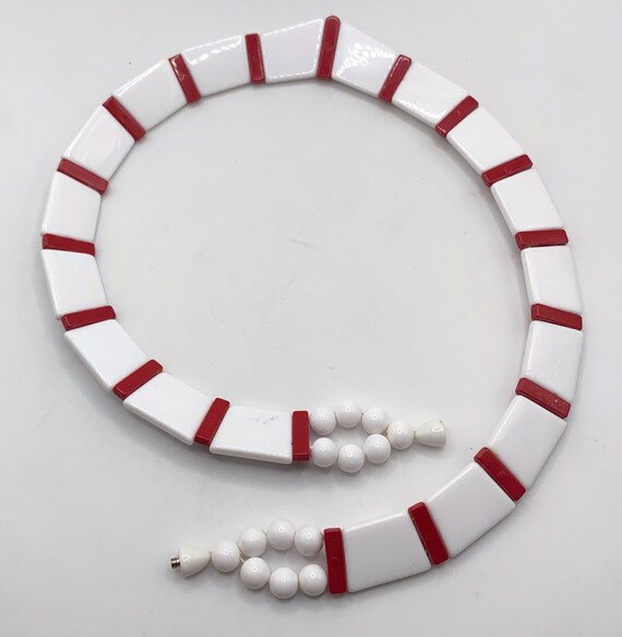 Vintage Avon red and white beaded V necklace chun… - image 5