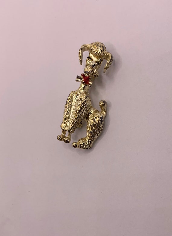 Broche Vintage Caniche En Relief Avec Cristaux Rouges - Modèle 3647 - Bon état