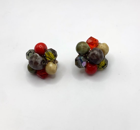 Vintage Vogue beaded cluster clip on earrings oli… - image 9