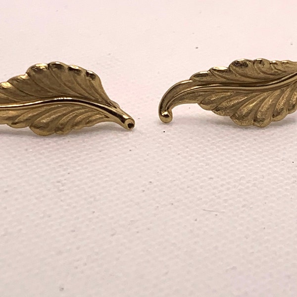 Vintage Danecraft gold filled leaf screw back earrings