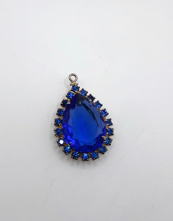 Vintage large tear drop blue rhinestone pendant - image 5