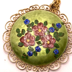 Vintage metallic green enamel hand painted floral filigree pendant necklace