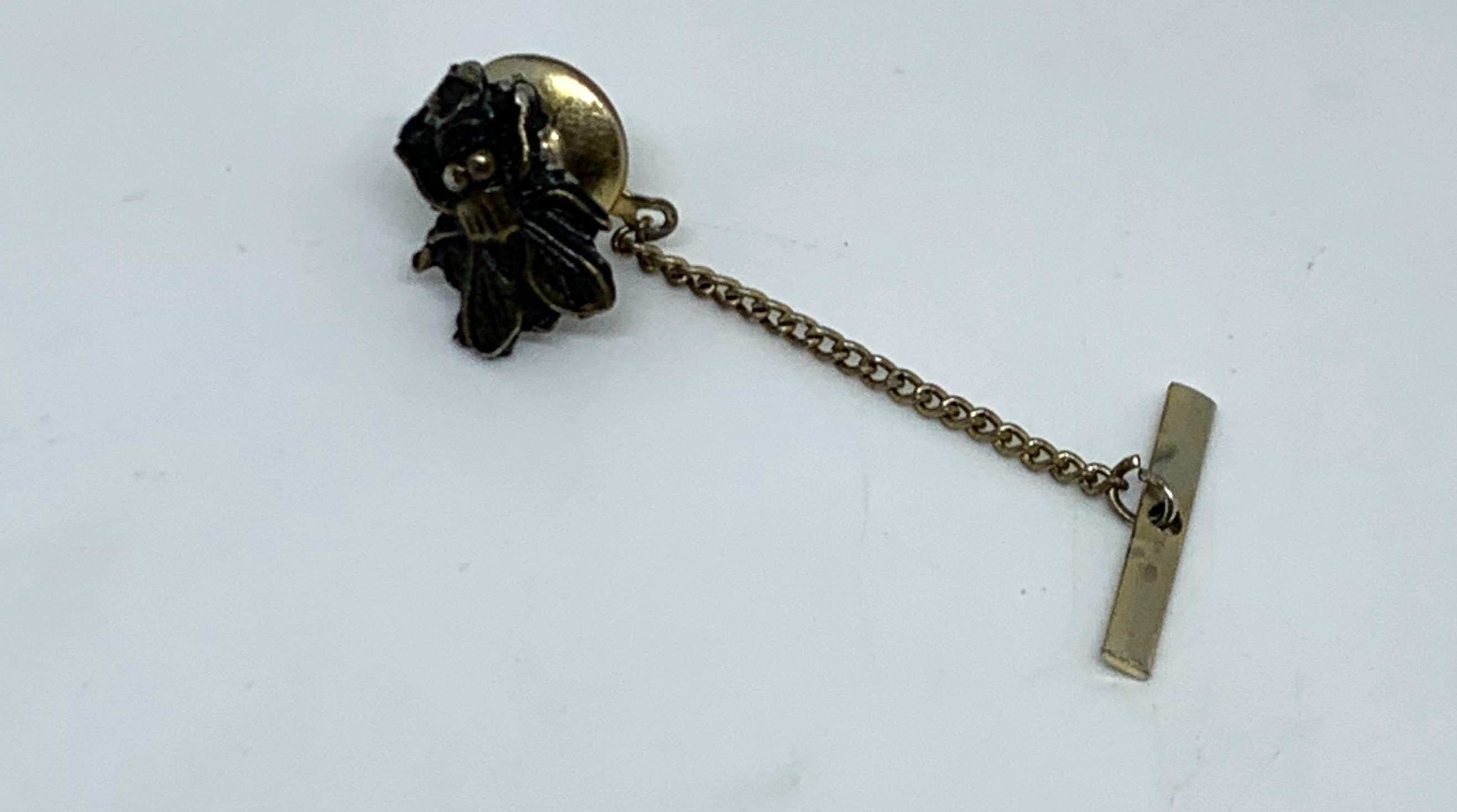 Épingle à Cravate Fin XIXe Siècle Mouche En Or 18 Carats Rubis Et Diamants