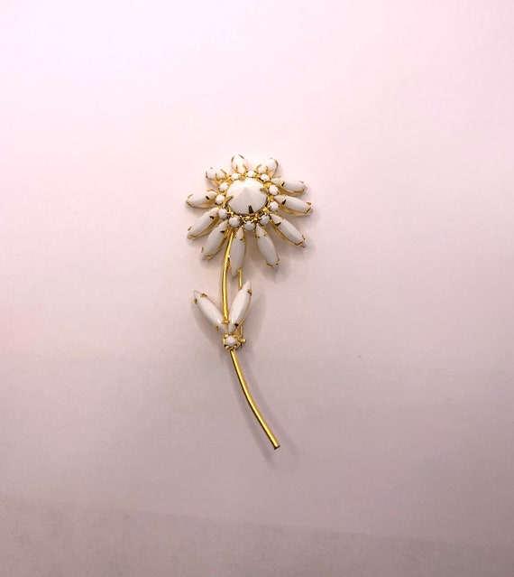 Vintage Milkglass white and gold flower brooch - image 5