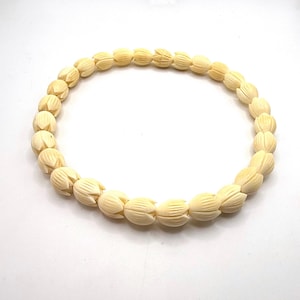 Vintage off white Pikake Tulip Hawaiian beaded choker necklace