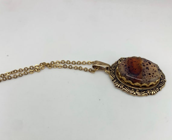 Vintage gold tone oval Montana Agate pendant neck… - image 8