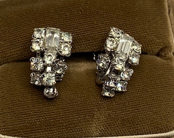 Vintage clear rhinestone silver tone metal dangle screw back earrings