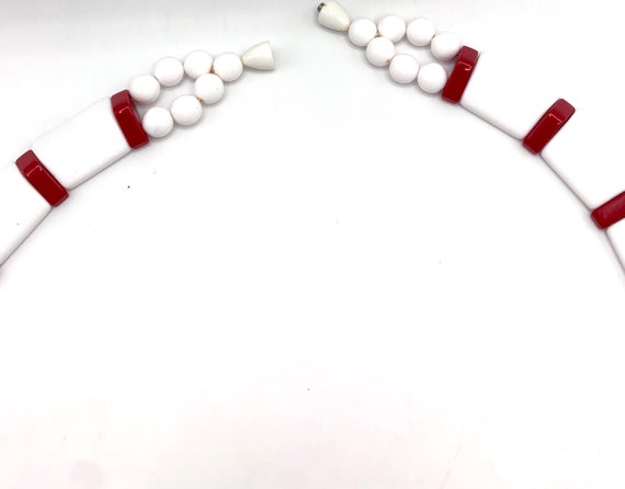 Vintage Avon red and white beaded V necklace chun… - image 4