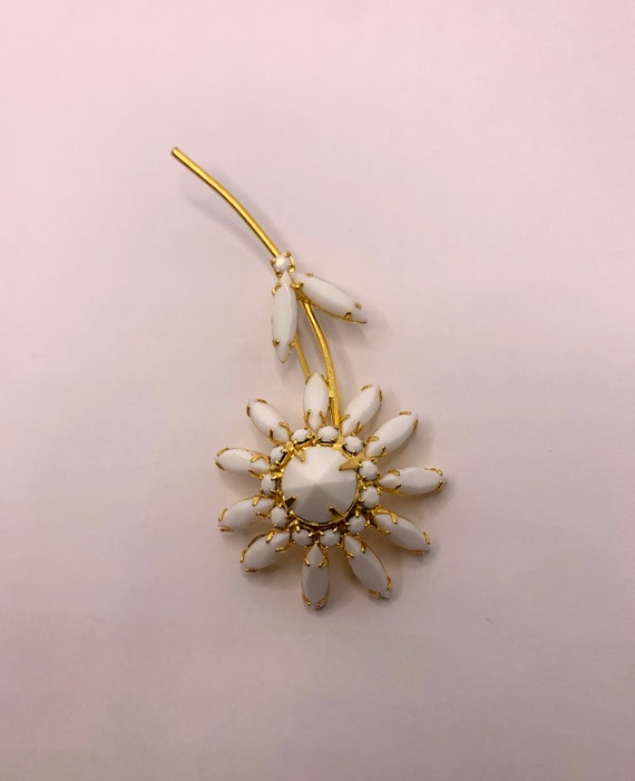 Vintage Milkglass white and gold flower brooch - image 8