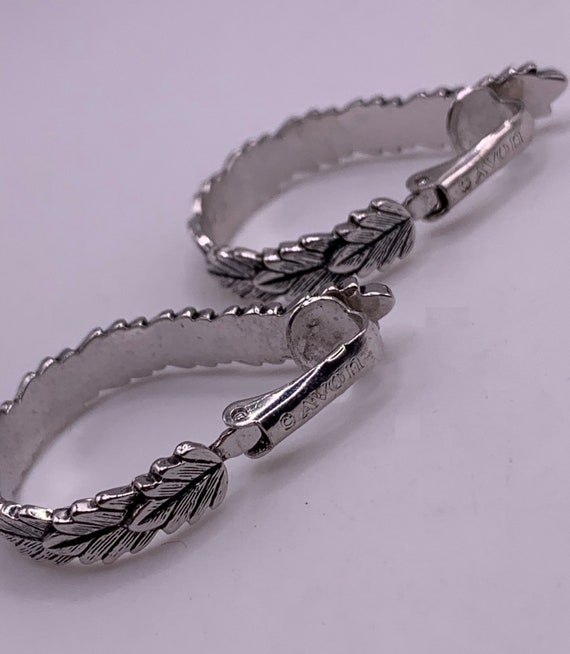 Vintage silver tone clip on earrings 1979 Avon La… - image 8