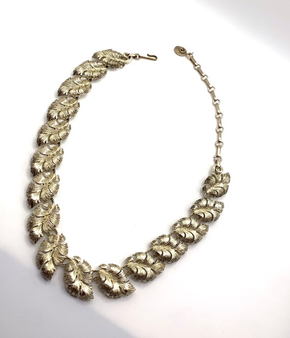 Vintage Lisner leaf link necklace silver tone - image 10