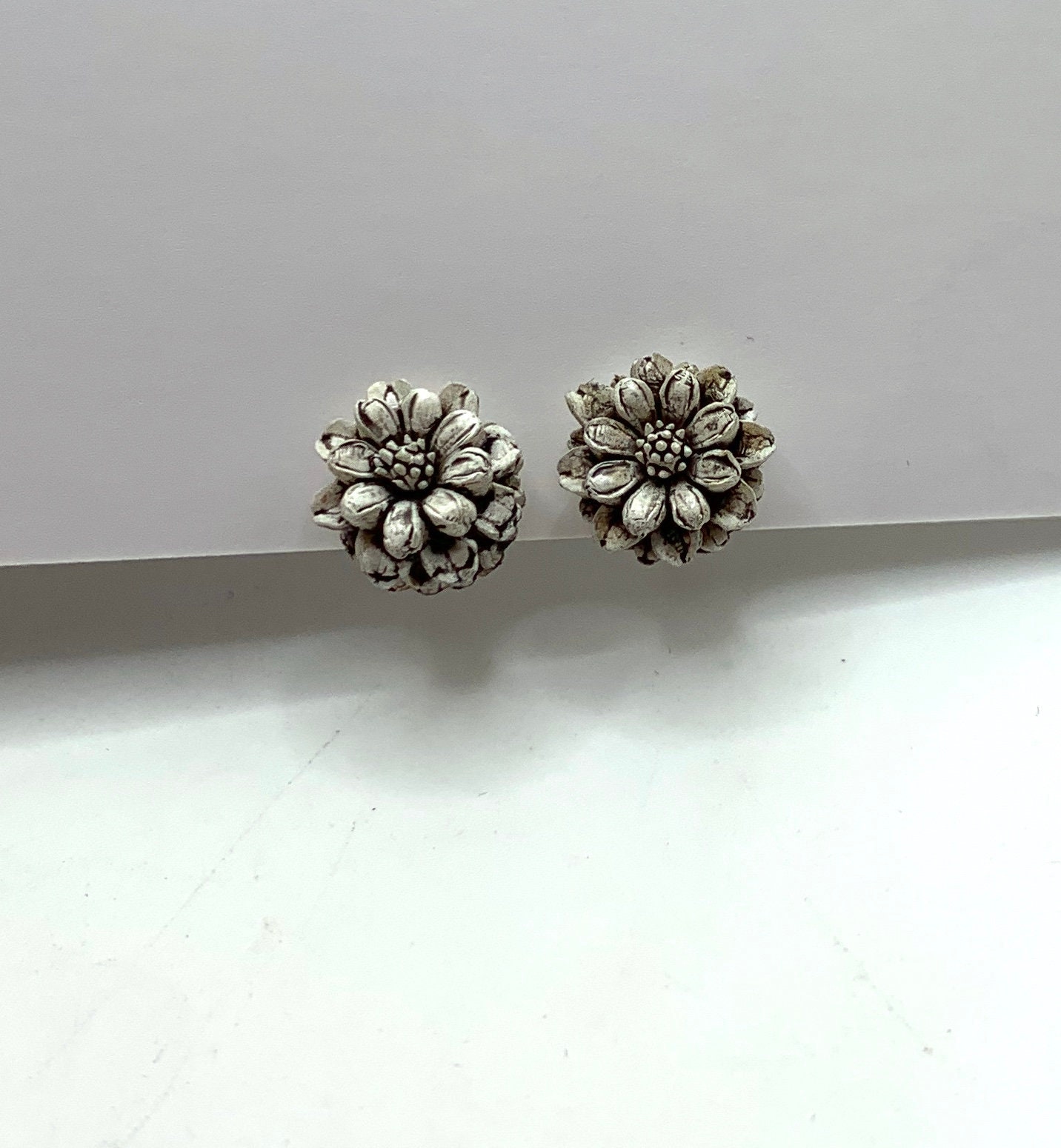 Boucles D'oreille Clips Vintage - Petite Fleur En Plastique Vert - Ancien Stock Sans Emballage