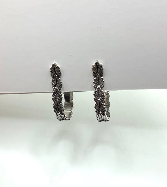 Vintage silver tone clip on earrings 1979 Avon La… - image 7