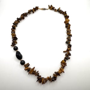 Vintage Tigers eye chip and black onyx beaded necklace 18 inch