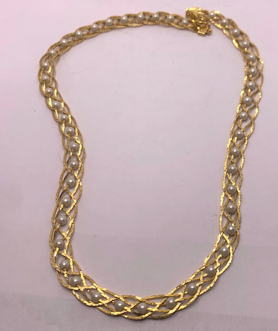Vintage Avon gold tone braided pearl necklace 19 … - image 2