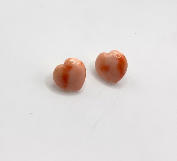 Vintage Carved Heart Coral and 14kt gold earrings… - image 3