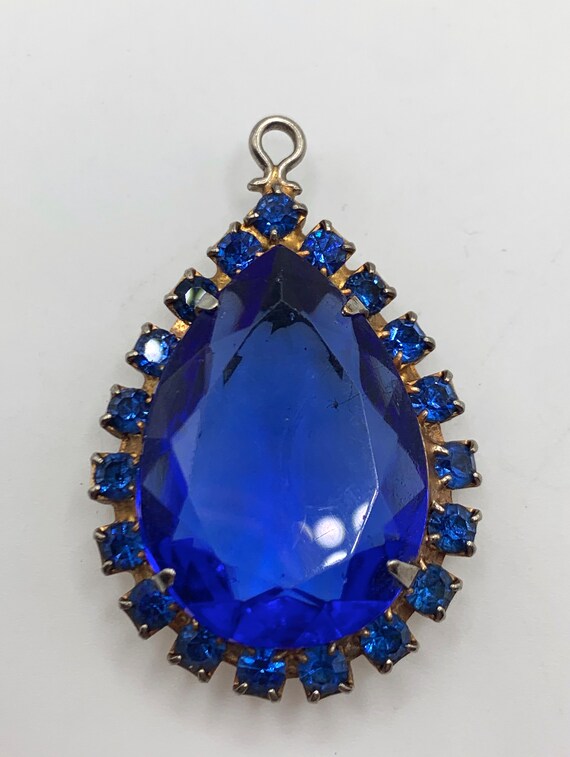 Vintage large tear drop blue rhinestone pendant - image 9